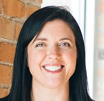 Responsable du support client Sophie Hartwell, portrait de l'équipe de service.